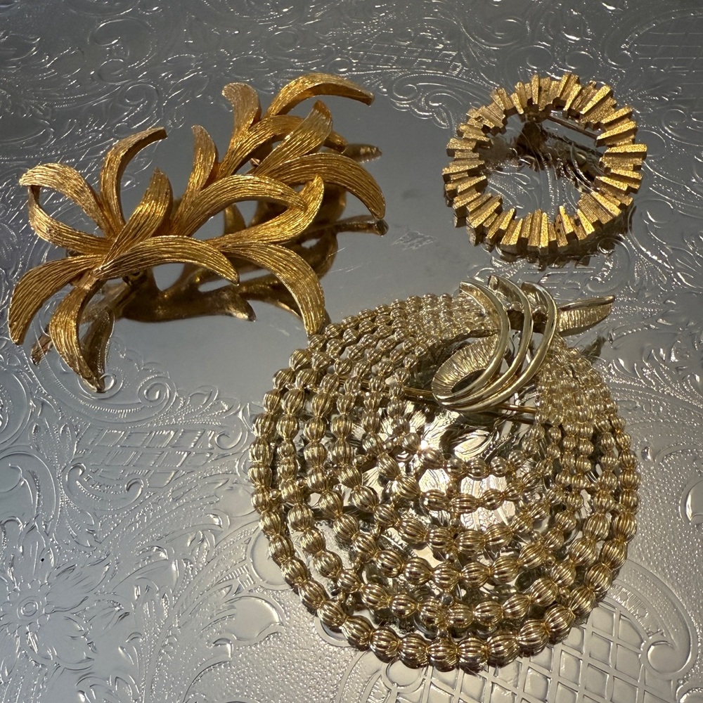Emmons Brooch gold tone Mid Century brooch set